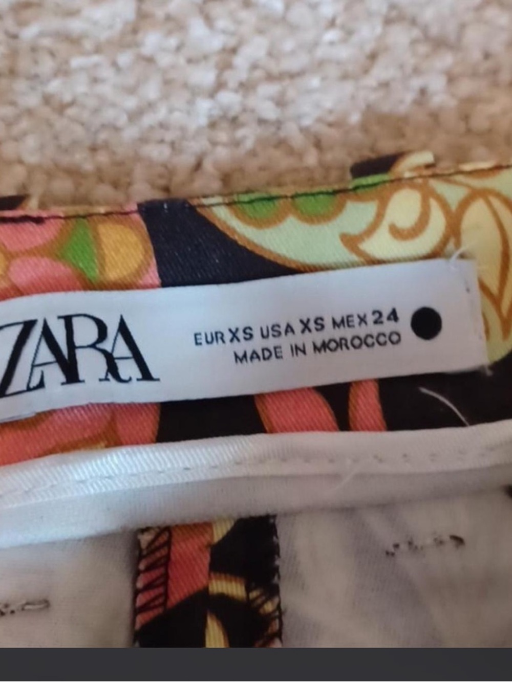 Zara Floral Wide-Leg Printed Pants in Black and Yellow XS - Picture 6 of 6